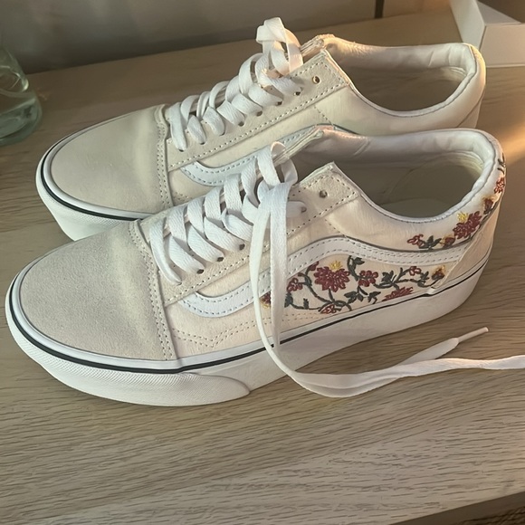 Vans Women’s Platform Sneakers - Like new - Sz8.5 - Picture 2 of 5